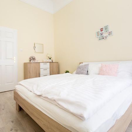 Bpm: Dob70 Classic Apartment In Downtown Budapest Room photo