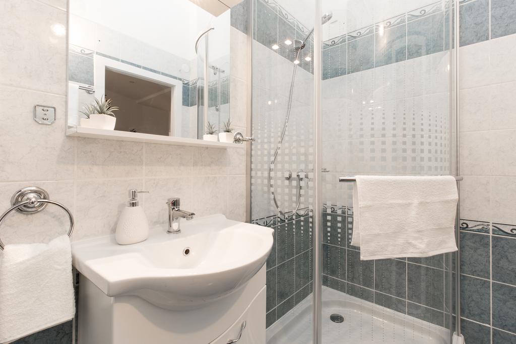 Bpm: Dob70 Classic Apartment In Downtown Budapest Room photo