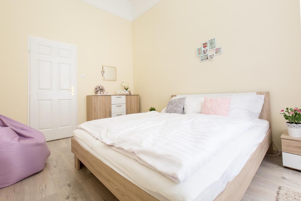 Bpm: Dob70 Classic Apartment In Downtown Budapest Room photo