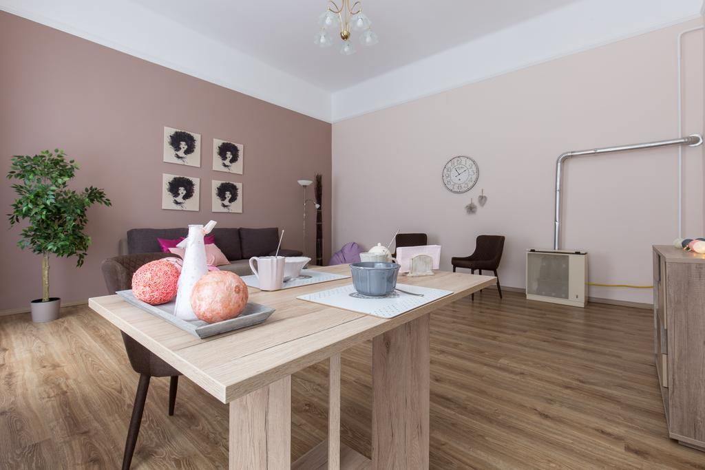 Bpm: Dob70 Classic Apartment In Downtown Budapest Room photo