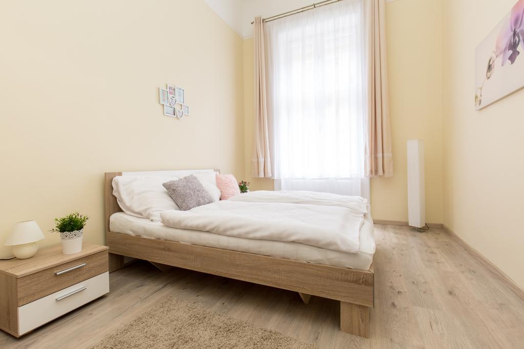 Bpm: Dob70 Classic Apartment In Downtown Budapest Room photo