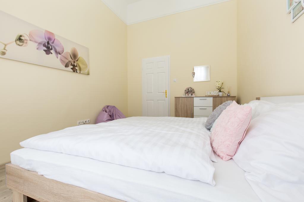 Bpm: Dob70 Classic Apartment In Downtown Budapest Room photo
