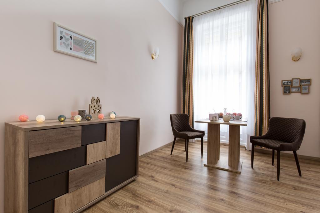 Bpm: Dob70 Classic Apartment In Downtown Budapest Room photo