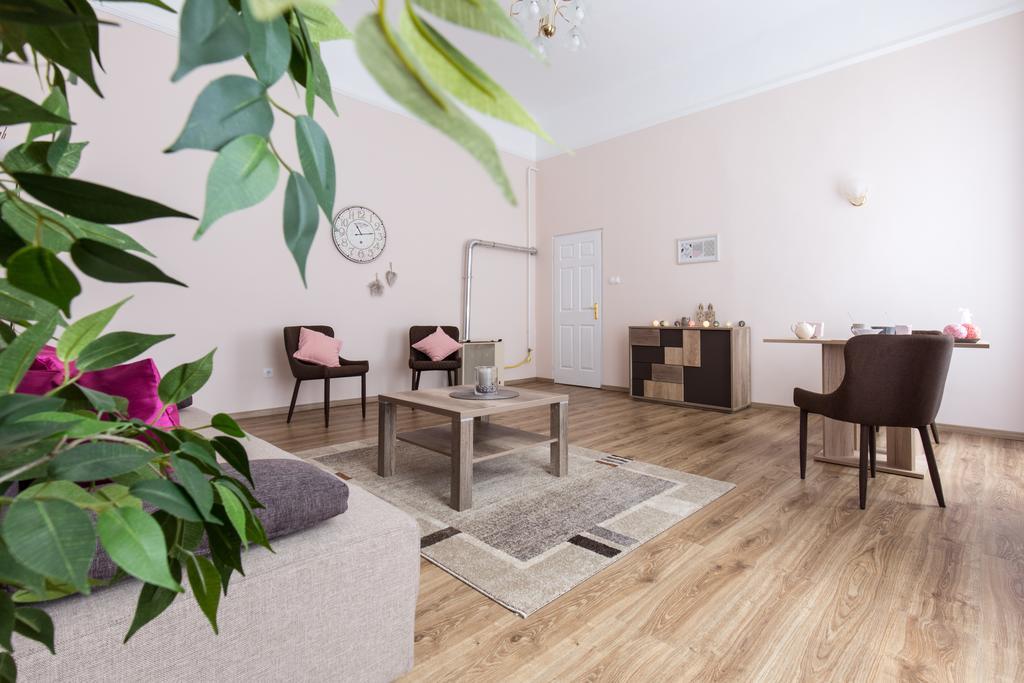 Bpm: Dob70 Classic Apartment In Downtown Budapest Room photo