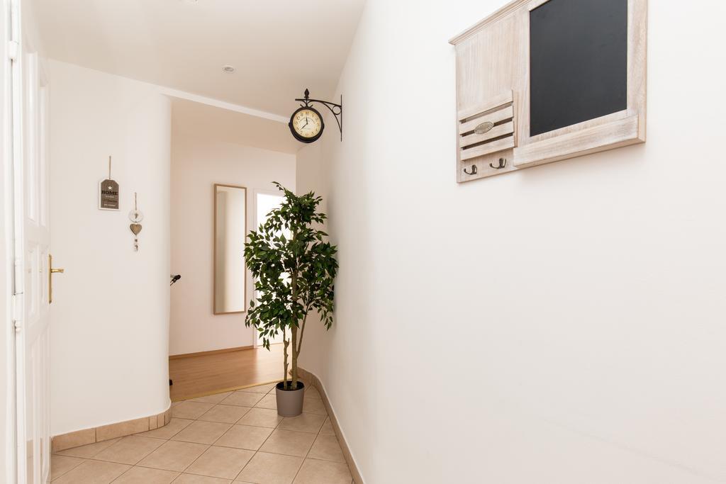 Bpm: Dob70 Classic Apartment In Downtown Budapest Room photo
