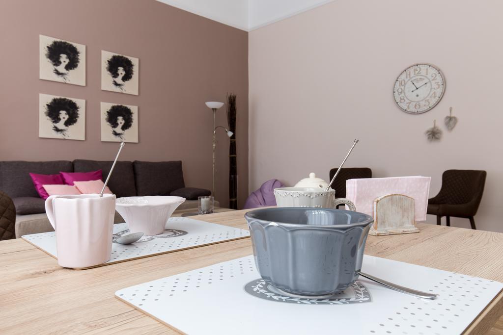 Bpm: Dob70 Classic Apartment In Downtown Budapest Room photo