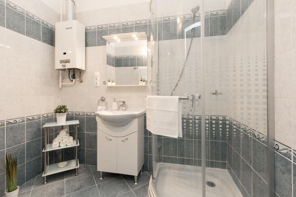 Bpm: Dob70 Classic Apartment In Downtown Budapest Room photo